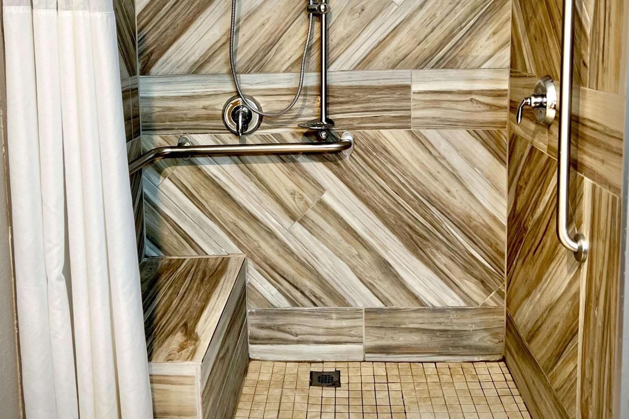 Quality Inn & Suites Wisconsin Dells Downtown - Waterparks Area Экстерьер фото